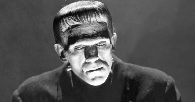 Foto preto e branco do personagem Frankenstein