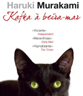 Capa do livro de Haruki Murakami com o título: Kafka à beira-mar. Abaixo há a foto de um gato preto e olhos verdes.
